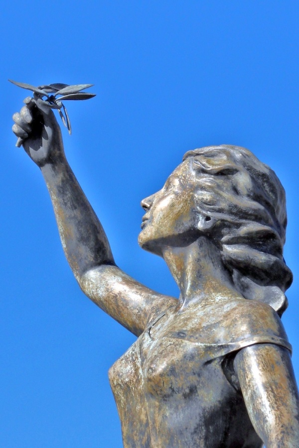 Photo Poligny - Poligny.Jura;Statue de la république.2.