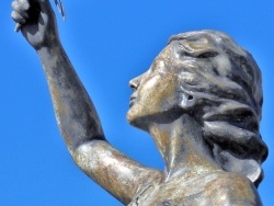 Photo paysage et monuments, Poligny - Poligny.Jura;Statue de la république.2.