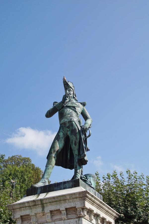 Photo Poligny - statue