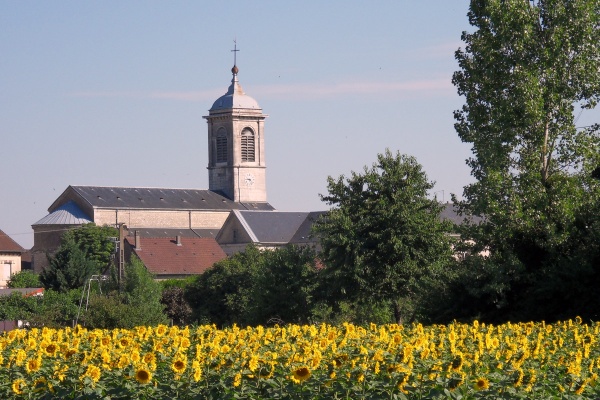 Photo Saint-Aubin - Eglise de Saint-Aubin.Jura.
