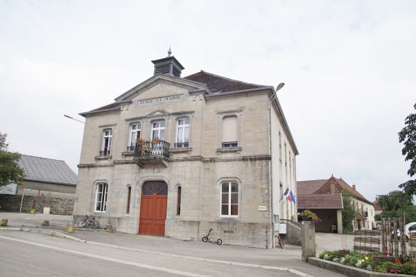 Photo Valempoulières - la mairie