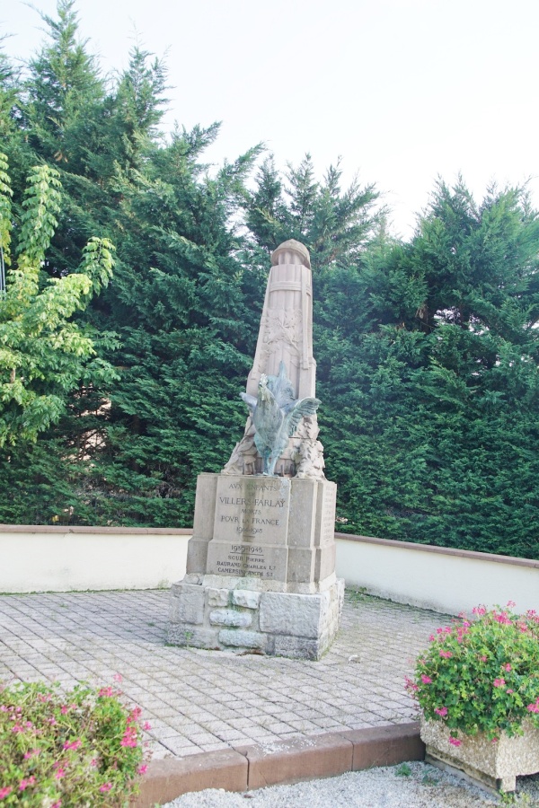 Photo Villers-Farlay - le monument aux morts