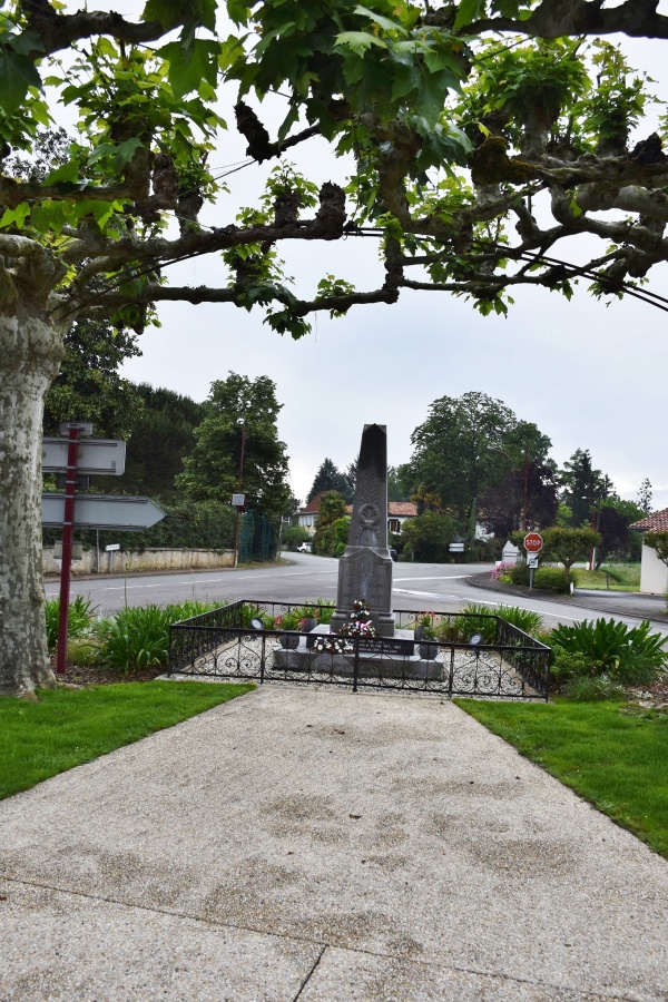 Photo Castelnau-Chalosse - le monument aux morts