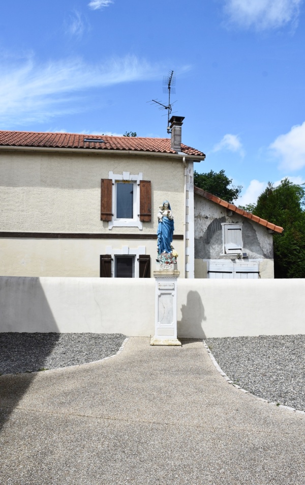 Photo Clermont - le monument aux morts