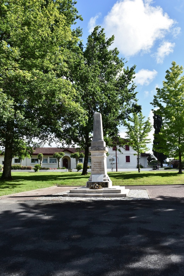 Photo Heugas - le monument aux morts