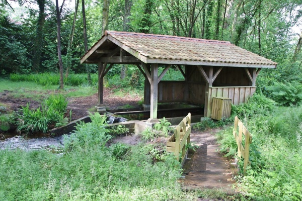 Photo Mées - le lavoir