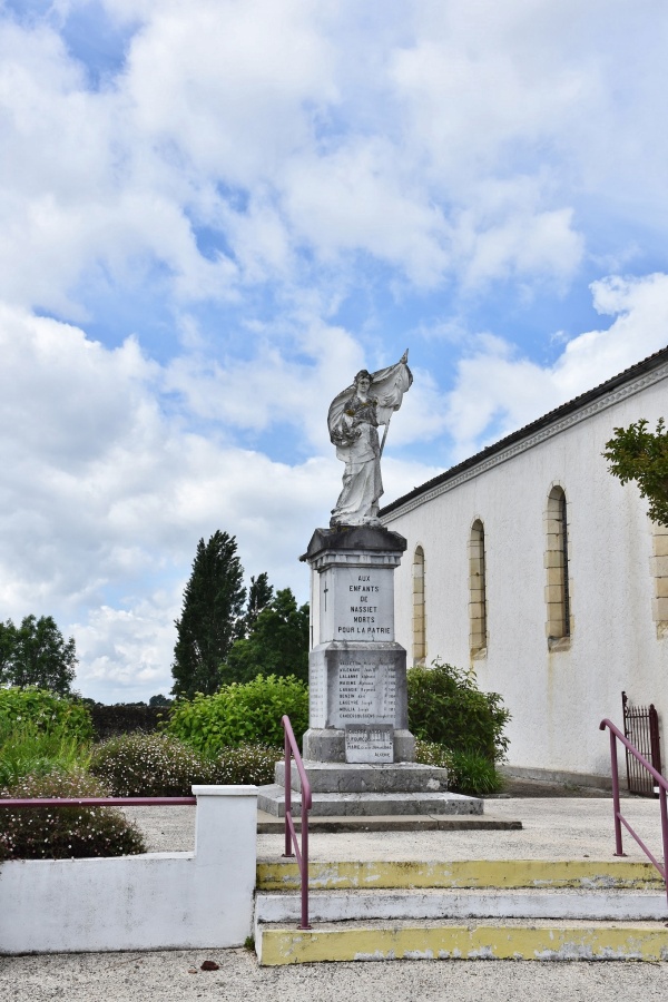 Photo Nassiet - le monument aux morts