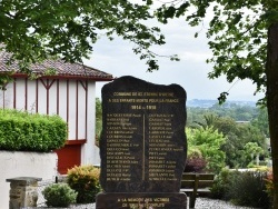 Photo paysage et monuments, Saint-Étienne-d'Orthe - le monuemnt aux morts