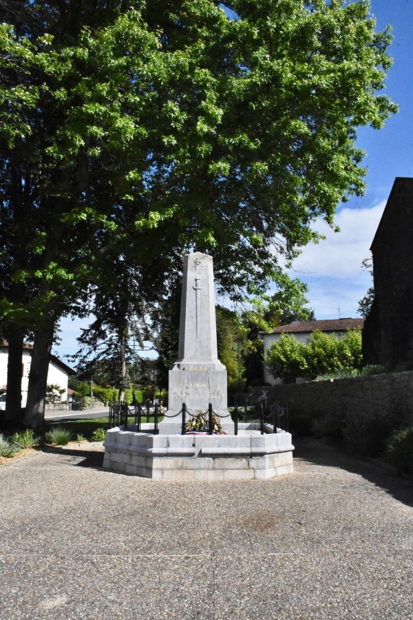 Photo Sainte-Marie-de-Gosse - le moment  aux morts