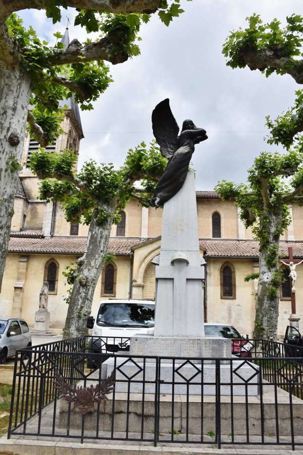 Photo Saint-Vincent-de-Tyrosse - le monument aux morts