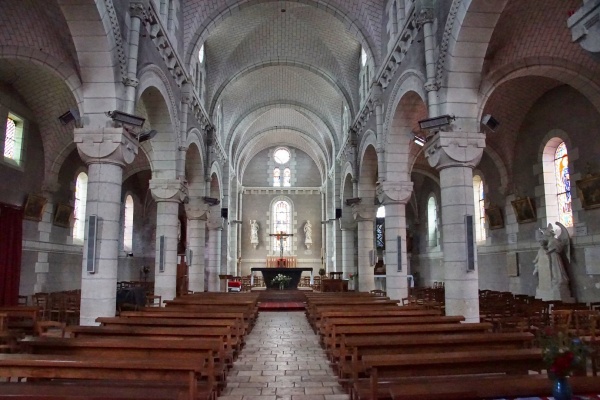 Photo Les Montils - église Sainte Madeleine