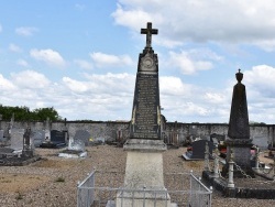 Photo paysage et monuments, Saint-Cyr-du-Gault - le Monument Aux Morts