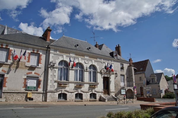 Photo Suèvres - La Mairie