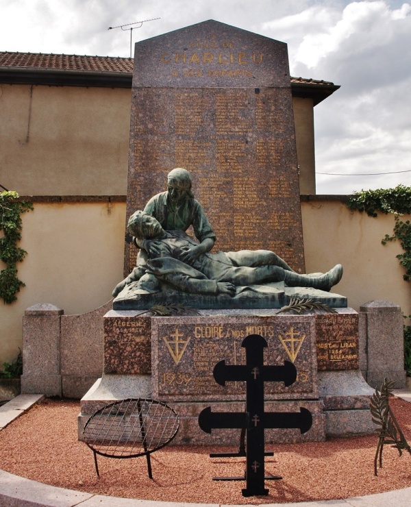 Photo Charlieu - Monument-aux-Morts