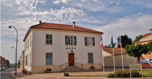 Photo Saint-Germain-Lespinasse - La Mairie