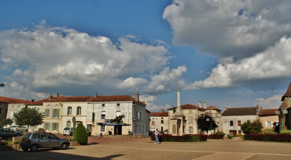 Photo Saint-Martin-d'Estréaux - La Commune