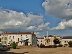 Photo paysage et monuments, Saint-Martin-d'Estréaux - La Commune