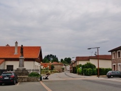 Photo paysage et monuments, Saint-Priest-la-Prugne - La Commune
