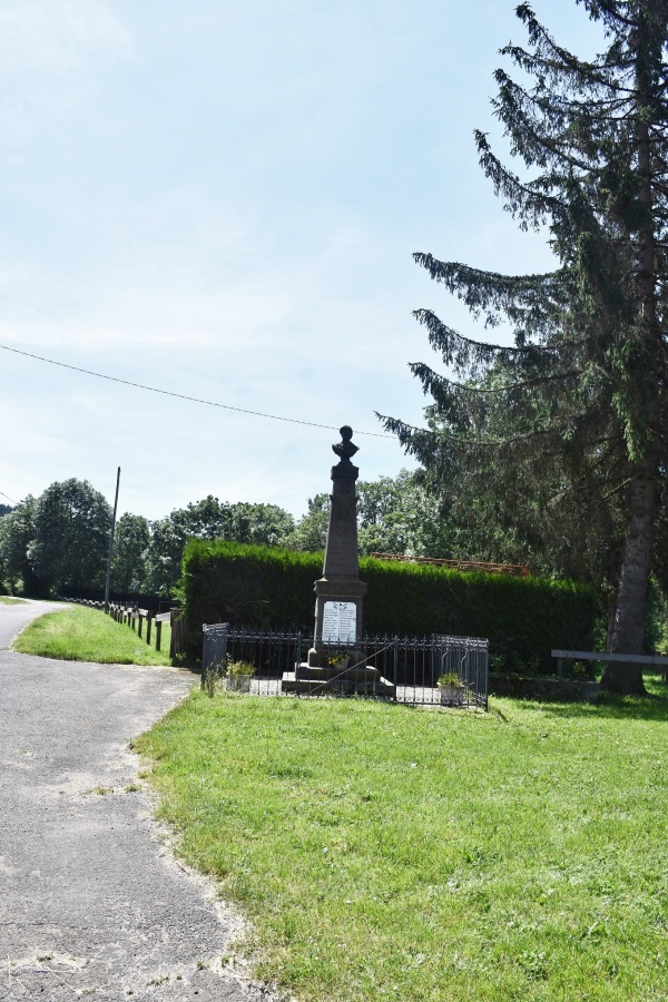 Photo Vissac-Auteyrac - le monument aux morts