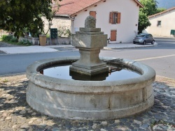 Photo paysage et monuments, Beaulieu - la fontaine