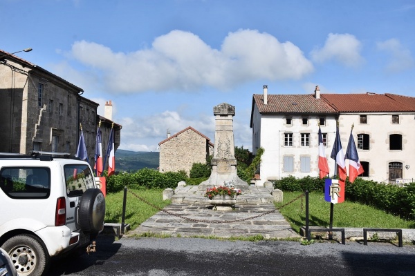 Photo La Chaise-Dieu - le monument aux morts