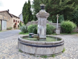 Photo paysage et monuments, Chassagnes - la fontaine