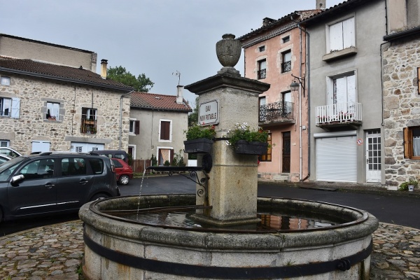 Photo Chomelix - la fontaine