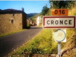 Photo vie locale, Cronce - Entrée du village de Cronce