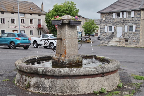 Photo Fay-sur-Lignon - la fontaine
