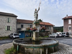 Photo paysage et monuments, Félines - la fontaine