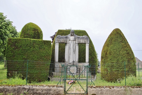 Photo Fix-Saint-Geneys - le monument aux morts