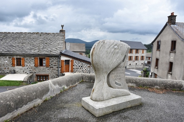 Photo Freycenet-la-Tour - le mounment aux morts