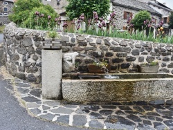 Photo paysage et monuments, Freycenet-la-Tour - la fontaine