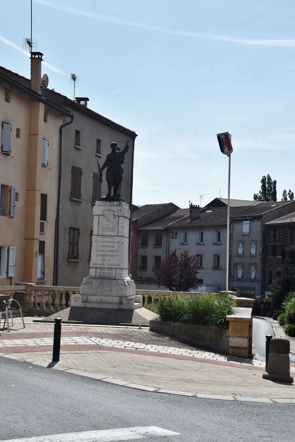 Photo Langeac - le monument aux morts