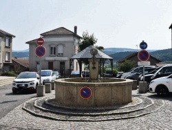 Photo paysage et monuments, Lantriac - la fontaine