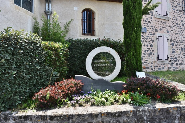 Photo Le Monteil - le monument aux morts