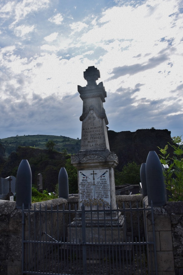 Photo Prades - le monument aux morts