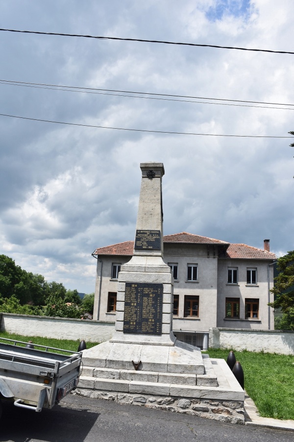 Photo Saint-Étienne-Lardeyrol - le monument aux morts