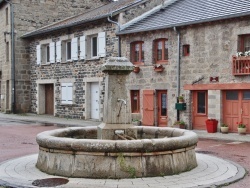 Photo paysage et monuments, Saint-Jeures - la fontaine