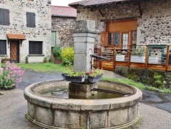 Photo paysage et monuments, Vernassal - la fontaine