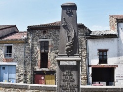 Photo paysage et monuments, Vieille-Brioude - le monument aux morts