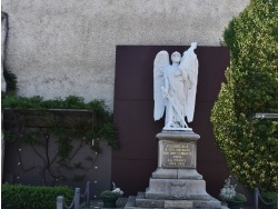 Photo paysage et monuments, Yssingeaux - le monument  aux morts