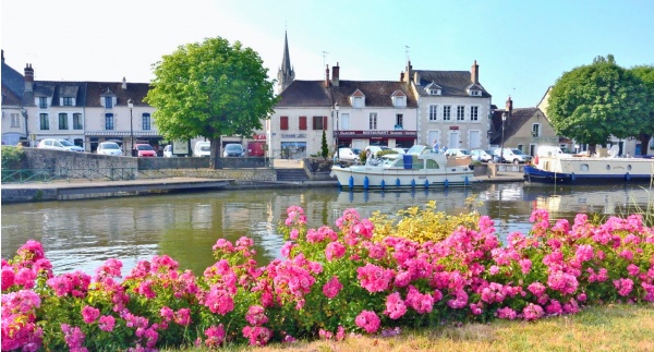 Photo Briare - Briare Loiret - Le temps des roses - Juin 2015.