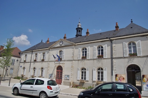 Photo Saint-Benoît-sur-Loire - La Mairie