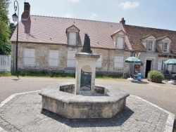 Photo paysage et monuments, Saint-Benoît-sur-Loire - la Fontaine