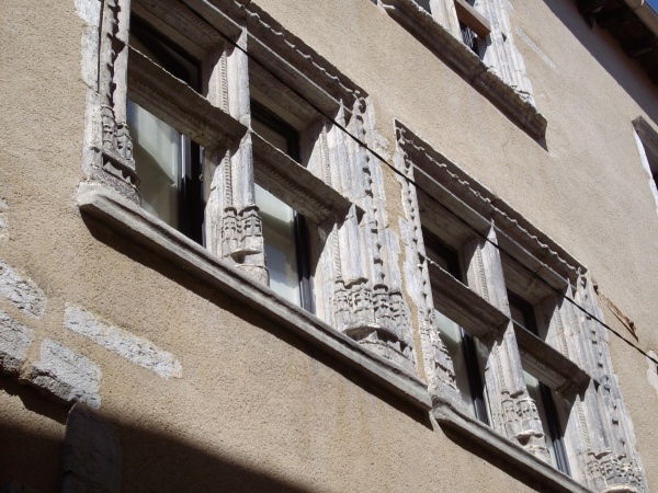 Photo Cahors - belles fenêtres à meneaux