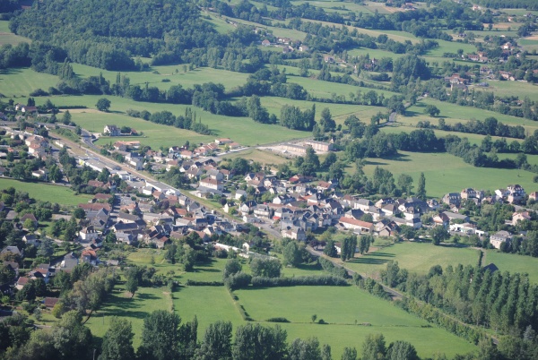 Photo Les Quatre-Routes-du-Lot - les quatre-routes du lot ( vue aérienne )
