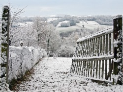 Photo paysage et monuments, Bajamont - La barriére est ouverte, la neige est entrée.