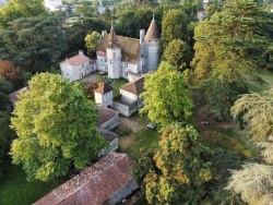 Photo paysage et monuments, Layrac - Photo aérienne du château de Goulens