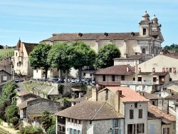 Photo paysage et monuments, Nérac - Nérac, vue générale - À gauche, le château - À droite, l'église Saint-Nicolas